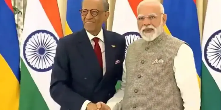 Narendra Modi's bilateral meeting with Navinchandra Ramgoolam: India and Mauritius are not just partners, a family, while addressing a bilateral meeting with Naveen Chandra Ramgulam, said Narendra Modi, India and Mauritius are not just partners, Yi ARA ARE A Family, SAID NADER MODI While addressing a bilateral meeting with navinchandra ramgoolam