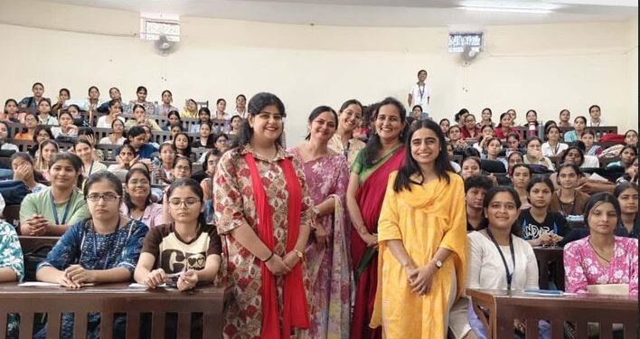 Organizing lectures on "Financial Inclusion: Real Status vs. Developed India"