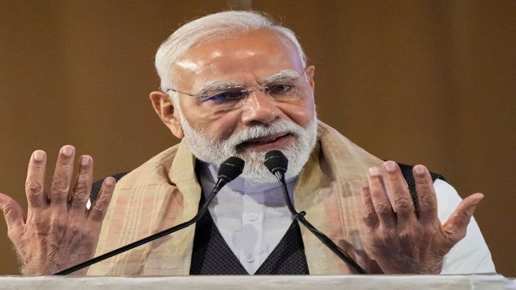 PM Modi Announces Self-Reliant India Roadmap And GST SAVINGS FATTIVAL, Kharge Says He Should Apolige | PM Modi's self-reliant Bharat Roadmap and GST Savings Festival announced, Kharge said- I had to apologize to the public. News Track in Hindi