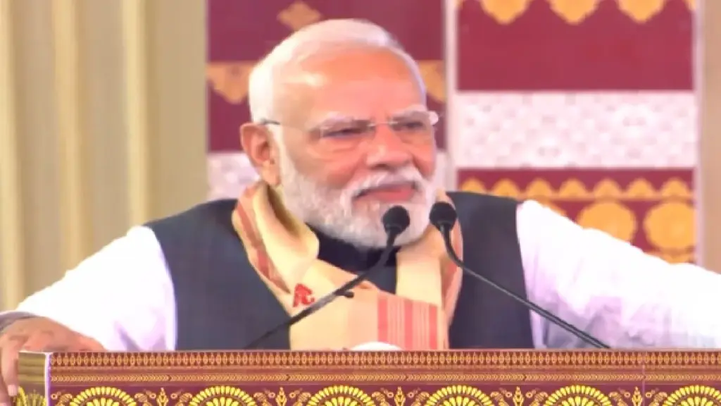 PM Modi Attacks Congress: PM Modi attacked the Congress in Darrang, Assam, said- will not allow the intruders to rob the interests, even on demographic changes Interests