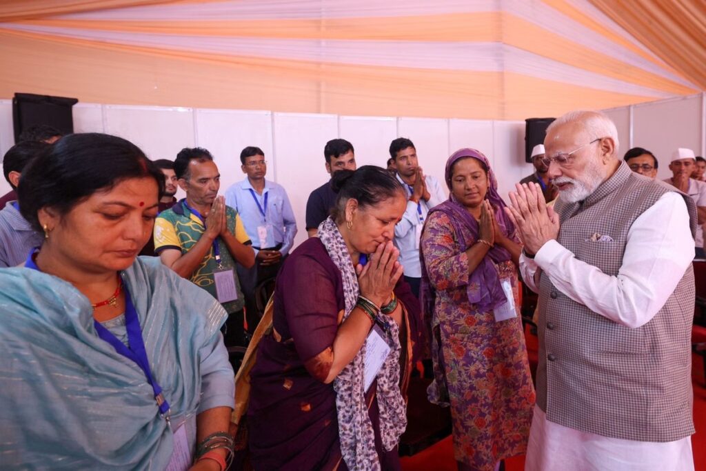 PM Modi Dehradun Visit | Emotional Dharali Disaster Survivors Share Tragic Stories | PM Modi Dehradun Visit: Dharali's disaster affected by PM Modi, disaster affected, heard destruction. News Track in Hindi