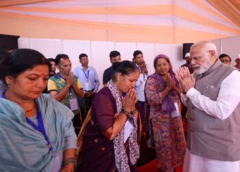 PM Modi Dehradun Visit | Emotional Dharali Disaster Survivors Share Tragic Stories | PM Modi Dehradun Visit: Dharali's disaster affected by PM Modi, disaster affected, heard destruction. News Track in Hindi