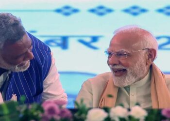 PM Modi Laughs at Pappu Yadav Yadavâ € ™ S Remarks, Viral Video Sparks Buzz in Bihar Politics | PM Modi started laughing loudly listening to Pappu Yadav, the subject of discussion made viral video. News Track in Hindi