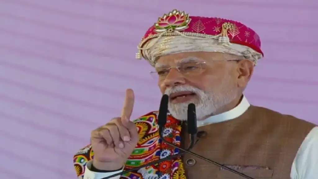 PM Modi on Swadeshi: PM Modi again emphasized on adoption of Swadeshi, said- The boards should be set up in shops… There will be development in the country itself, PM Modi UrGed Everyone to Adopt Swadeshi at a Public Rally in Dhar Madhya Pradesh