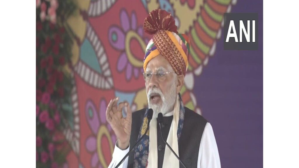 PM Modi targeted the opposition, said "Our government is healing on the wounds caused by the corruption of the Congress"