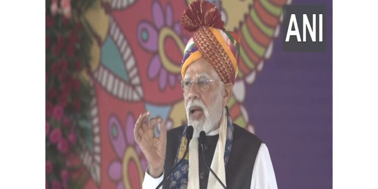 PM Modi targeted the opposition, said "Our government is healing on the wounds caused by the corruption of the Congress"
