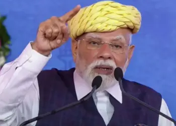 PM Narendra Modi at Bhavnagar: Chip or ship will have to be made in India itself, PM Narendra Modi has emphasized on becoming self-sufficient, whether it's a chip or a ship, it must be made in India, PM Narendra Modi Emphasizes Span.