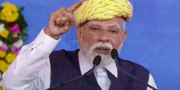 PM Narendra Modi at Bhavnagar: Chip or ship will have to be made in India itself, PM Narendra Modi has emphasized on becoming self-sufficient, whether it's a chip or a ship, it must be made in India, PM Narendra Modi Emphasizes Span.