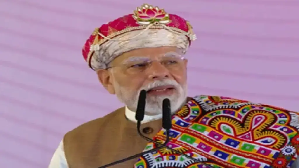 PM Narendra Modi at Dhar: New India is not afraid of anyone's nuclear threats, kills and kills PM Narendra Modi from Dhar to Pakistan's two warnings to Pakistan, new India is not after Afraid of Anyone's Nuclear Threats, It Attacks at HOME; PM Narendra Modi's Blunt Warning to Pakistan from Dhar