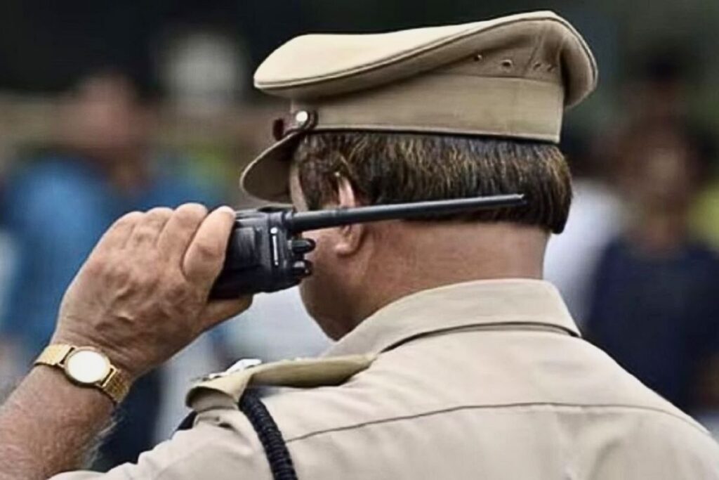 Patna Shocker: ASP Attacked and Robbed at Railway Station, Suffers Broken Arm | Bihar Crime News | Bihar News: In Patna, miscreants snatched away mobile and railway track from ASP… accused absconding | News Track in Hindi