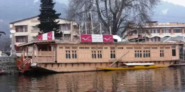 Post office floating in Dal Lake: Srinagar is present in the world's only post office