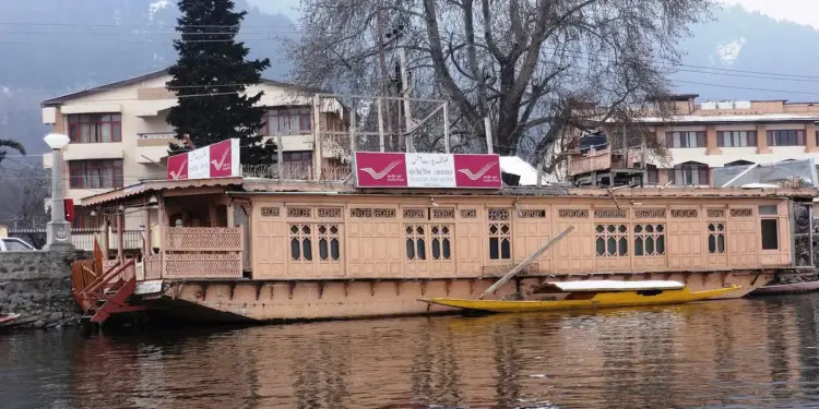 Post office floating in Dal Lake: Srinagar is present in the world's only post office