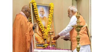 Prime Minister Modi paid tribute to social reformer Shri Narayan Guru
