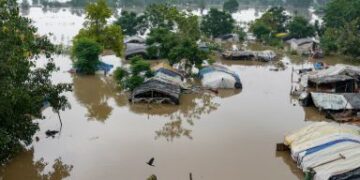 Rain havoc: Kashmir is cut off from the rest of India, Delhi threatens due to rising water level
