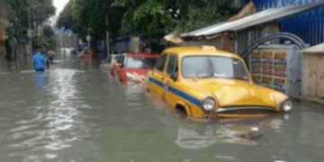 Rainfall in Kolkata: 4 people died due to current; Metro-trains stop