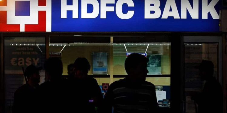 Shock to customers!, HDFC Bank deducts the interest rate of savings account
