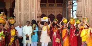 Shrimad Bhagwat Katha launched in Banke Bihari temple, devotees took out Kalash Yatra