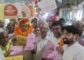 Sikar District In -charge Minister Sanjay Sharma, UDH Minister Jhabar Singh Kharra reached Srimadhopur, traders and public