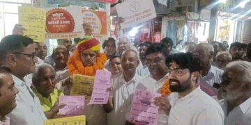 Sikar District In -charge Minister Sanjay Sharma, UDH Minister Jhabar Singh Kharra reached Srimadhopur, traders and public