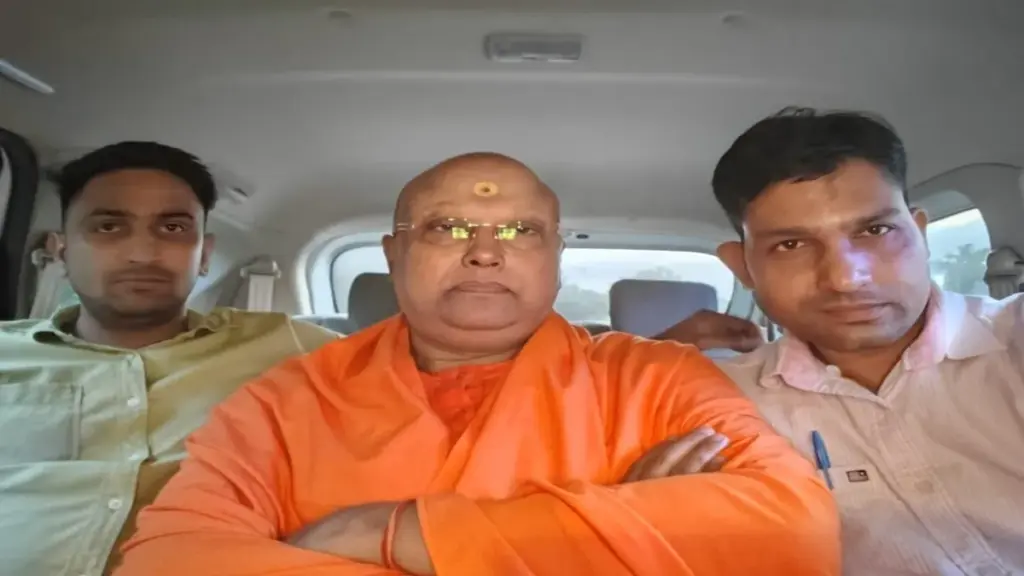 Swami Chaitanyanada Arrested: Finally, Swami Chaitanyanand, accused of sexual exploitation of Delhi Police, used to target financially weak girl students, Delhi Police Arrest Sexual Assault Case Accused Swami Chaitanyananda from Agra