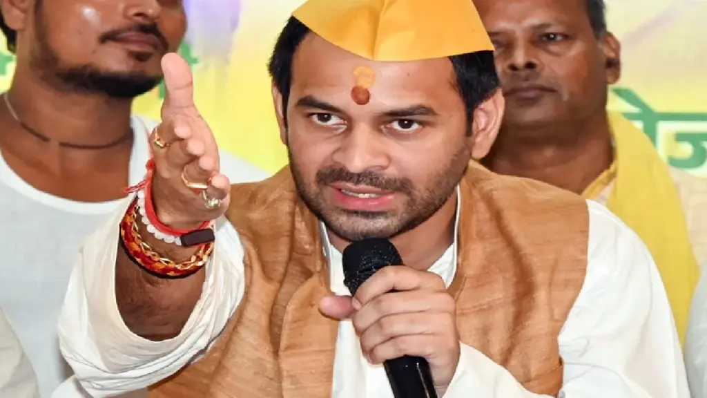 Tej Pratap Yadav's 'Janshakti Janata Dal': Tej Pratap Yadav formed his party 'Janashakti Janata Dal', said-said-ready to fight, is not ready to fight Lalu and Rabri's photo, Tej Pratap Yadav Formed His Own Party, The Janshakti Janata Dal, Saying Fight a long battle. The posters did not feature photos of Lalu Prasad Yadav and Rabri Devi.