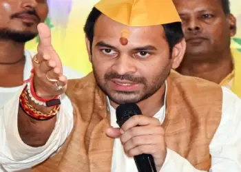 Tej Pratap Yadav's 'Janshakti Janata Dal': Tej Pratap Yadav formed his party 'Janashakti Janata Dal', said-said-ready to fight, is not ready to fight Lalu and Rabri's photo, Tej Pratap Yadav Formed His Own Party, The Janshakti Janata Dal, Saying Fight a long battle. The posters did not feature photos of Lalu Prasad Yadav and Rabri Devi.