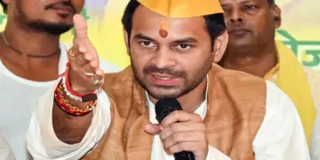 Tej Pratap Yadav's 'Janshakti Janata Dal': Tej Pratap Yadav formed his party 'Janashakti Janata Dal', said-said-ready to fight, is not ready to fight Lalu and Rabri's photo, Tej Pratap Yadav Formed His Own Party, The Janshakti Janata Dal, Saying Fight a long battle. The posters did not feature photos of Lalu Prasad Yadav and Rabri Devi.