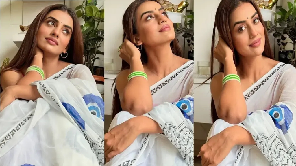 The heart of the neti on Akshara Singh's sari, the actress told that special means hidden behind this saree