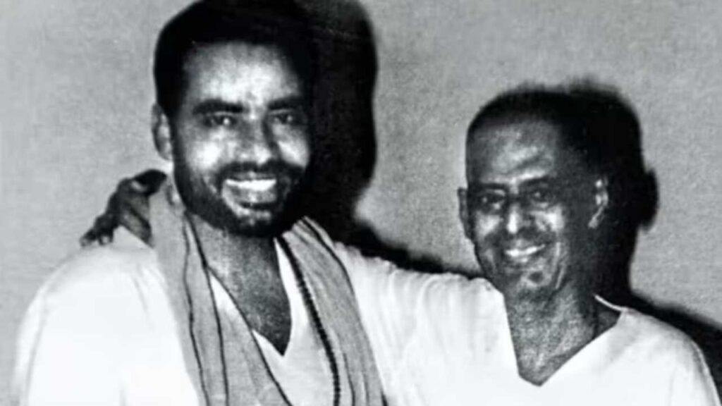 The real pillar of narendra modi's success! Learn about the PM's Mentor, Laxmanrao Inamdar. , The real pillar of Narendra Modi's success! Know who was PM's Guru Laxmanrao Inamdar. News Track in Hindi
