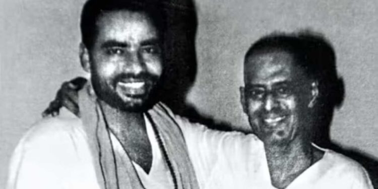 The real pillar of narendra modi's success! Learn about the PM's Mentor, Laxmanrao Inamdar. , The real pillar of Narendra Modi's success! Know who was PM's Guru Laxmanrao Inamdar. News Track in Hindi