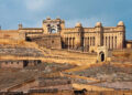 The specialty of this historical fort of Jaipur, the flower travel guide seen in the video with the best of staying and eating