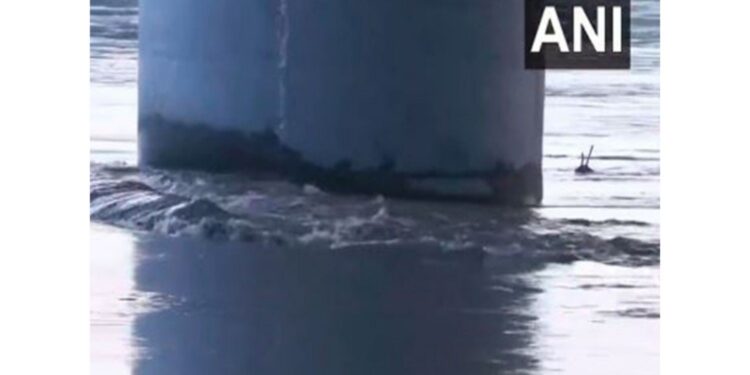 The water level of Yamuna river is close to the danger mark