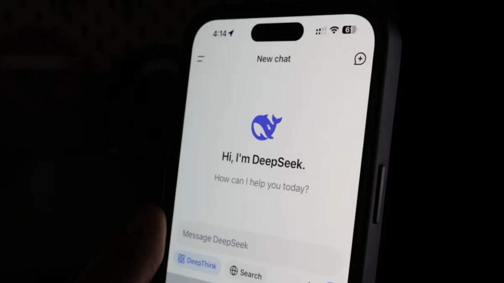 चीनी स्टार्टअप कंपनी DeepSeek ने OpenAI के वजूद को खत्म करने की ठान ली है। कंपनी साल के आखिर तक एआई चैटबॉट लॉन्च करने वाली है, जो ChatGPT को कड़ी टक्कर दे सकता है। रिपोर्ट के मुताबिक, डीपसीक एक ऐसे एआई मॉडल पर काम कर रही है, जो यूजर द्वारा बहुत कम इनपुट मिलने पर भी जटिल, मल्टी-स्टेप टास्क को पूरा कर लेता है। इसके अलावा यह एआई मॉडल पुराने एक्शन के आधार पर परफॉर्मेंस को इंप्रूव कर सकता है।   Advertisement: 0:54  Close PlayerUnibots.com  ChatGPT के वजूद पर खतरा ब्लूमबर्ग की रिपोर्ट के मुताबिक, डीपसीक इस साल के आखिर तक इस एआई चैटबॉट को लॉन्च कर सकता है। चीनी कंपनी ने साल की शुरुआत में R1 मॉडल को लॉन्च करके तहलका मचा दिया था। डीपसीक एआई के इस मॉडल ने लॉन्च होते ही सिलिकॉन वैली की कंपनियों की नींद उड़ा दी थी। महज 6 मिलियन डॉलर के खर्च में तैयार हुआ यह एआई चैटबॉट ChatGPT, Google Gemini जैसे एआई टूल्स को टक्कर दे सकता है।  DeepSeek का R1 मॉडल एक ओपन सोर्स लैंग्वेज है जो डेवलपर्स को इसके कोड फ्री में एक्सेस करने के लिए देता है। डीपसीक एआई ने सिलिकॉन वैली के अप्रोच को तहस-नहस कर दिया था। जहां अमेरिकी कंपनियां एआई डेवलपमेंट में बड़े डेटा सेट्स और अरबों डॉलर का निवेश कर रही थी। वहीं, चीनी एआई मॉडल ने कम खर्चे में एआई टूल उतार दिया था।  R2 मॉडल की तैयारी R1 के लॉन्च के बाद से ही DeepSeek ने फूंक-फूंक के कदम रखना शुरू कर दिया है। कंपनी के फाउंडर लियांग वेनफेंग ने इसके R2 मॉडल को लॉन्च को डिले कर दिया ताकि इसे तकनीकी तौर पर और बेहतर बनाया जा सके। कंपनी अपने इस R2 मॉडल को साल के आखिर तक लॉन्च कर सकती है। इसमें टेक्स्ट बेस्ड रिस्पॉन्स के साथ-साथ ट्रैवल प्लानिंग, सॉफ्टवेयर डिबगिंग और बिजनेस वर्कफ्लो जैसे काम भी आसानी से किए जा सकते हैं। हालांकि, हर जटिल काम के लिए इंसान का इंटरवेंशन जरूरी है। इस एआई मॉडल में भी इन कामों के लिए इंसान के मदद की जरूरत होगी।