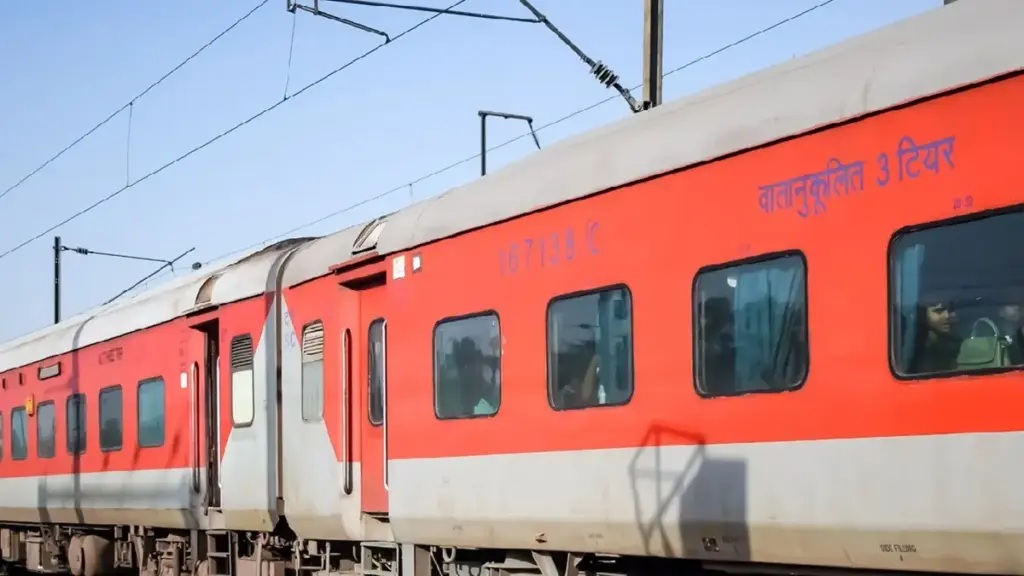 Train Ticket Online Booking Rules Change from 1st October: The big change in the rules of online ticket booking of the train will be applicable from 1 October, Train Ticket Online Booking Rules will change only, implemented from october 1