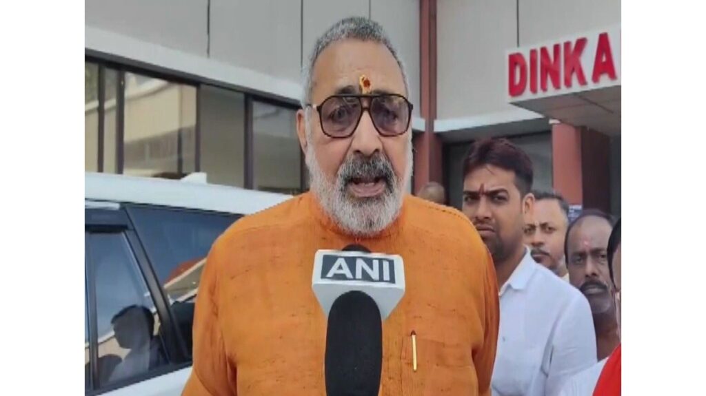 Union Minister Giriraj Singh targeted Sadha Owaisi, said "Congress and Owaisi want to conduct civil war"