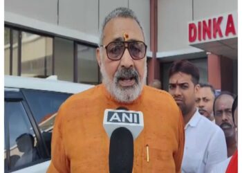 Union Minister Giriraj Singh targeted Sadha Owaisi, said "Congress and Owaisi want to conduct civil war"