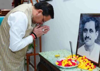 Uttarakhand CM Pushkar Singh Dhami Pays Tribute to Pandit Deendayal Upadhyay | Dehradun News | Uttarakhand: In Dehradun, CM Dhami bowed to Pandit Deendayal, garlanded a big message. News Track in Hindi