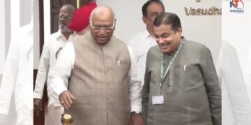 VP Election Viral Photo Gadkari Kharge | VP Election Viral Photo | Nitin Gadkari Mallikarjun Kharge | , Interesting views in Vice Presidential elections: Gadkari-Khadge put hands in hands, these aspects and oppositions also appear. News Track in Hindi