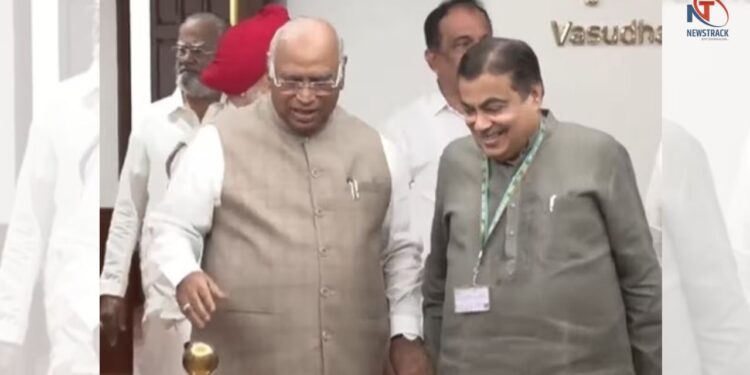 VP Election Viral Photo Gadkari Kharge | VP Election Viral Photo | Nitin Gadkari Mallikarjun Kharge | , Interesting views in Vice Presidential elections: Gadkari-Khadge put hands in hands, these aspects and oppositions also appear. News Track in Hindi