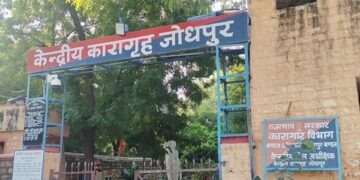 Varaid of arrest of Sonam Wangchuk in Jodhpur: A person raised slogans with the tricolor outside the jail