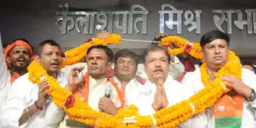विकासशील स्वराज पार्टी का भाजपा में विलय, दिलीप जायसवाल ने मुकेश निषाद को दिलाई पार्टी की सदस्यता