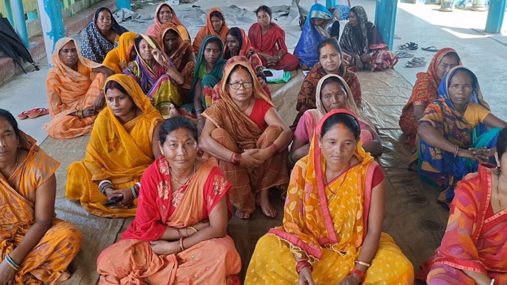 We cannot contain our joy women say before receiving the ten Thousand Crore Grant | Bihar News: 'Not the place of our happiness', women spoke before getting an amount of 10 thousand rupees. News Track in Hindi