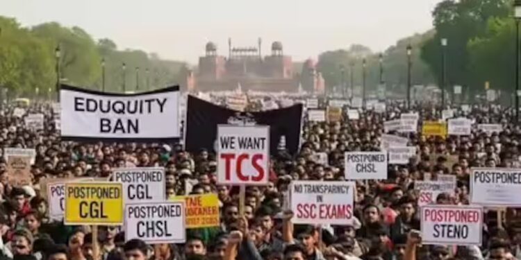 क्या है&nbsp;SSC फेज-13 परीक्षा जिसको ;लेकर पूरे देश के युवाओं में उबाल? अनियमितताओं को लेकर जमकर विरोध प्रदर्शन&nbsp;