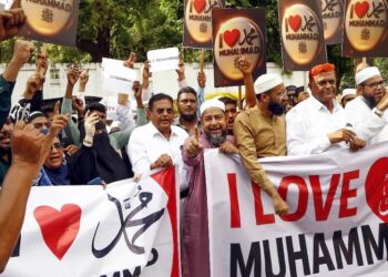 Why are muslims protesting i love Muhammad | How Kanpur Row Sparked Nationwide Protests in India | 'I Love Muhammad' waged a new controversy across the country! After all, why are Muslims hitting the streets? , News Track in Hindi