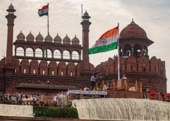 15 अगस्त को क्यों कहते हैं Flag Hoisting और 26 जनवरी को Flag Unfurling? जानिए&nbsp;क्या है इन दोनों में अंतर?