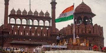 15 अगस्त को क्यों कहते हैं Flag Hoisting और 26 जनवरी को Flag Unfurling? जानिए&nbsp;क्या है इन दोनों में अंतर?