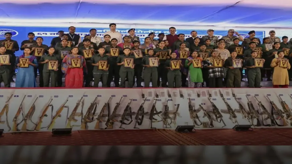 170 Naxalites Surrender In Chhattisgarh: Major success in the fight against Naxalism, 170 Naxalites surrender in Chhattisgarh, Major success in the fight against Naxalism, 170 Naxalites surrender in Chhattisgarh