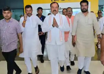 बिहार चुनाव सह-प्रभारी बनने के बाद पहली बार पटना पहुंचे केशव प्रसाद मौर्य, ओवैसी और कांग्रेस पर साधा निशाना