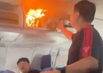 A sudden fire broke out in the battery kept in the hand bag of a flight passenger. All lives saved due to emergency landing.