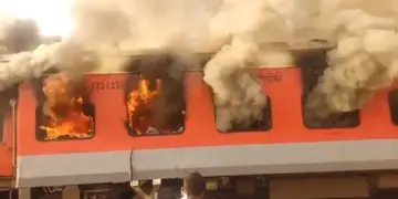 A terrible fire broke out in Garib Rath. AC box burnt to ashes. Big braking with the train coming to Bihar.